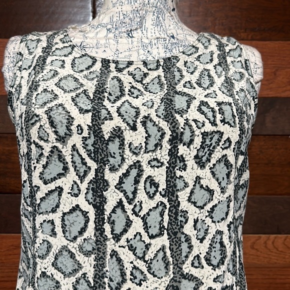 Vintage Silk Lore Scoop Neck Animal Print Sleeveless Silk Blouse - Picture 3 of 8
